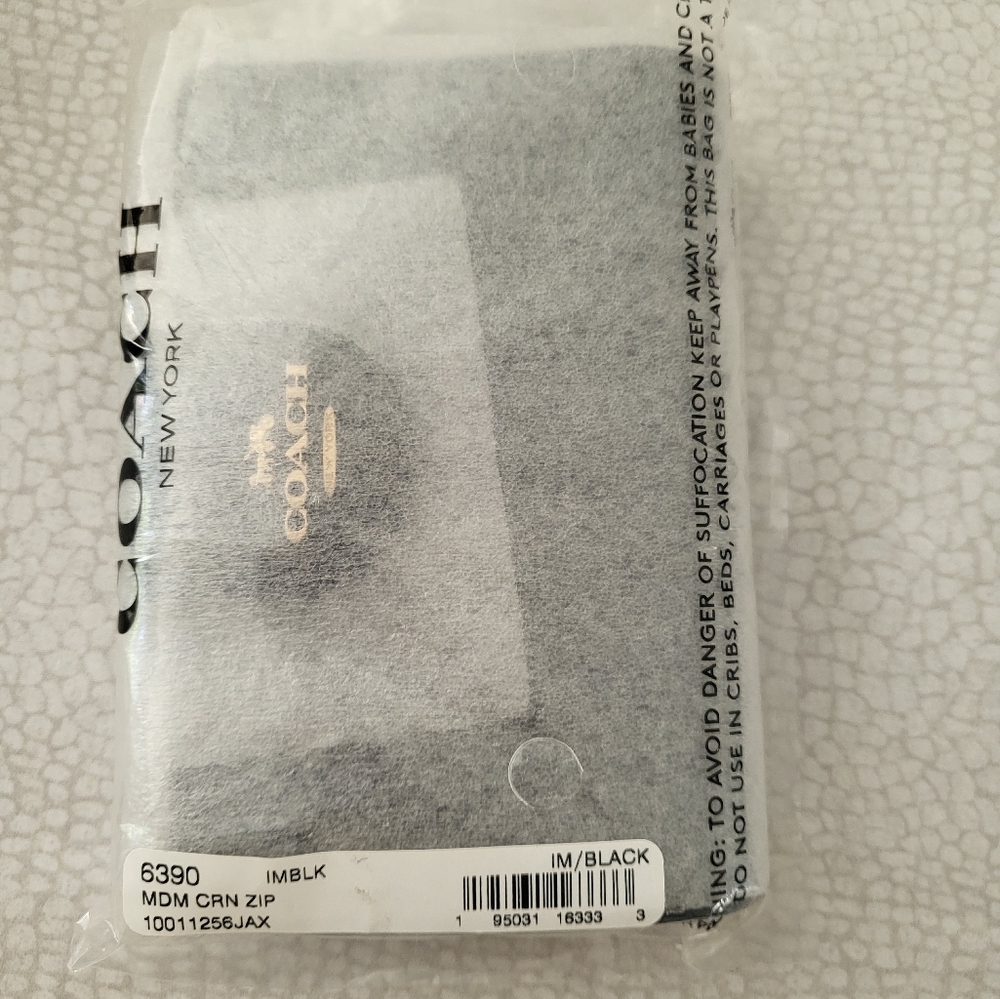 Coach Medium Corner Zip Wallet